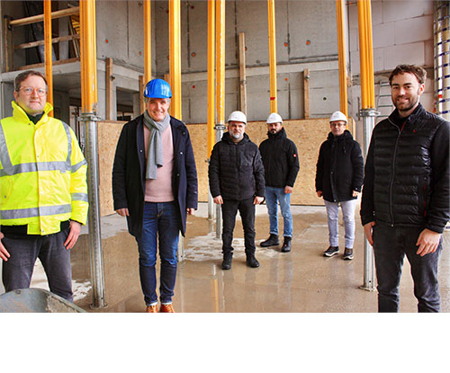 Jens Krug (HKK Architekten), Oliver Syring (s³ baumanagement), Abdullah Kanursuar, Ali Demirbas und Arslan Gülhan (alle HZA Bauunternehmung) und Benjamin Dietrich (DGL Real Estate).